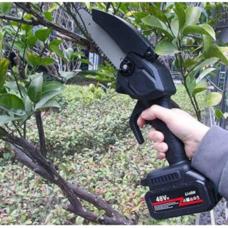 Κλαδευτικό αλυσοπρίονο με απαραίτητα εξαρτήματα